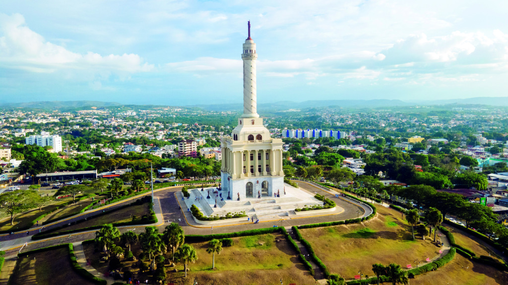 Tesoros de piedra y legado cultural, estructuras icónicas de la República Dominicana 1 Monumento Santiago