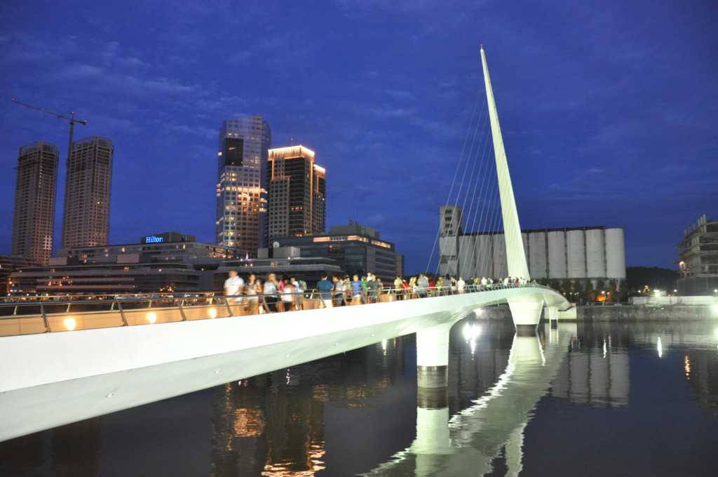 Santiago Calatrava: El arquitecto que hizo volar al concreto 2 Puente de la mujer Buenos Aires Argentina