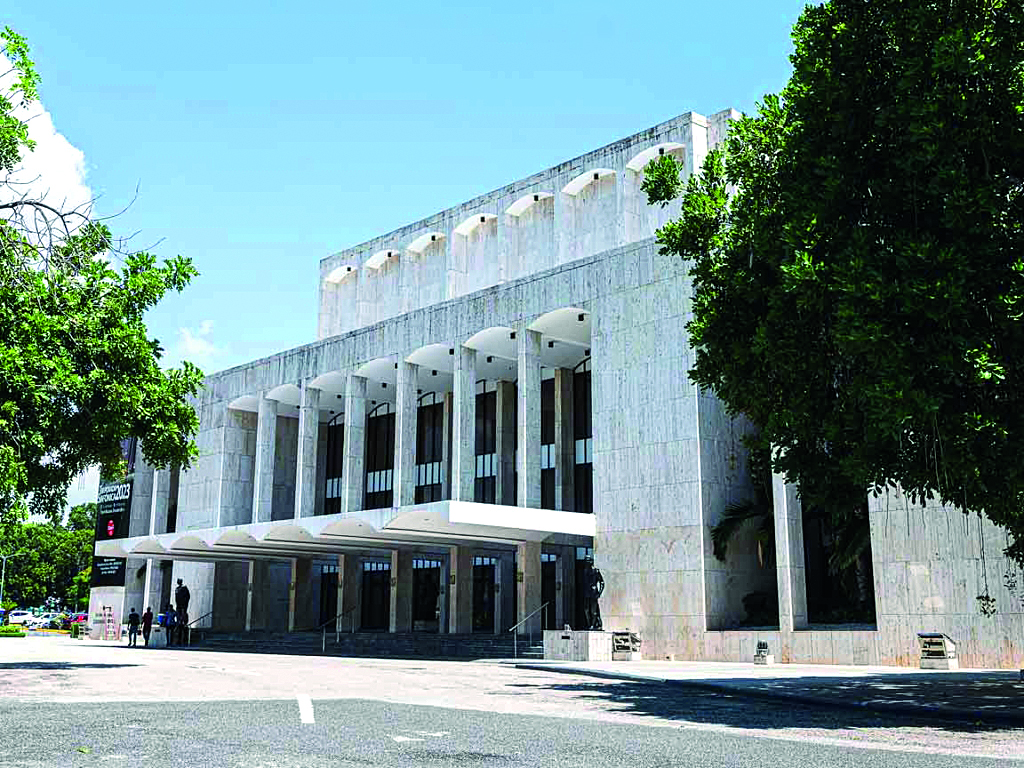 Tesoros de piedra y legado cultural, estructuras icónicas de la República Dominicana 3 Teatro nacional