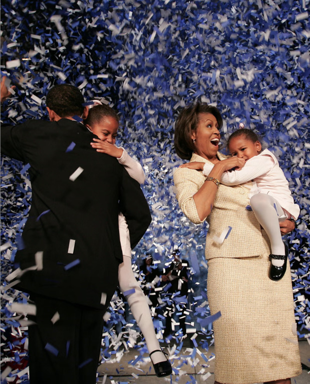 The Obamas: Unidad, amor y propósito: el legado que trasciende la Casa Blanca 4 obama family photo celebration 1514413986