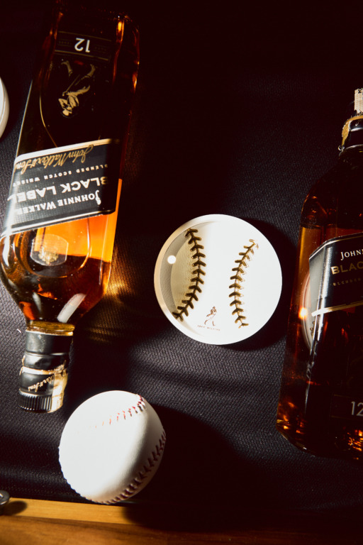 Johnnie Walker Home Club e INDÓ MITA presentan una cápsula de moda inspirada en la pasión dominicana por la pelota 5 13. Posavasos Yoanny Garcia