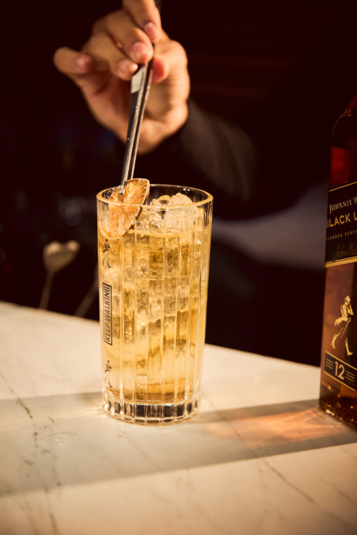 Johnnie Walker Home Club e INDÓ MITA presentan una cápsula de moda inspirada en la pasión dominicana por la pelota 4 14. Coctel Hit Spritz