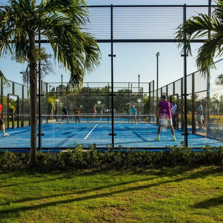 El Centro de Tenis Oscar de la Renta: un legado de elegancia y pasión en Puntacana 4 SaveClip.App 466956171 18338281483182656 496855232975657818 n