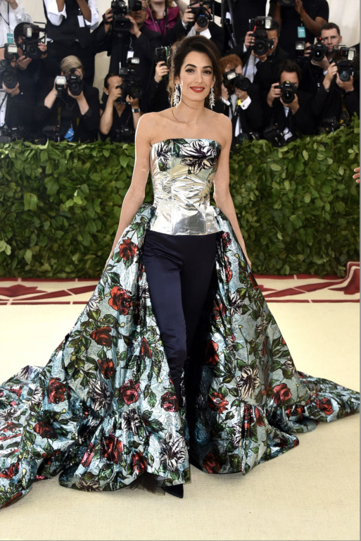 Oscar de la Renta's Golden Archive 2 hbz met gala george clooney amal clooney 02 1525731114