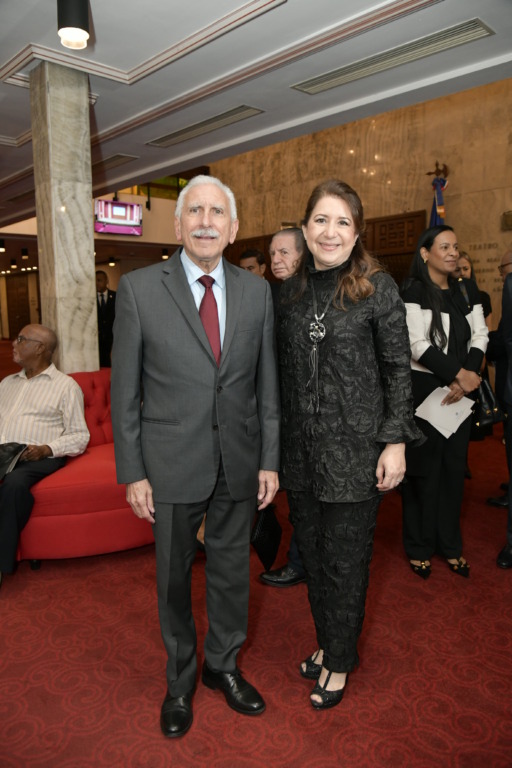 Fundación Corripio entrega Premio Nacional de Literatura 2026 a Pedro Vergés 3 Enmanuel Esquea y Jacqueline Viteri