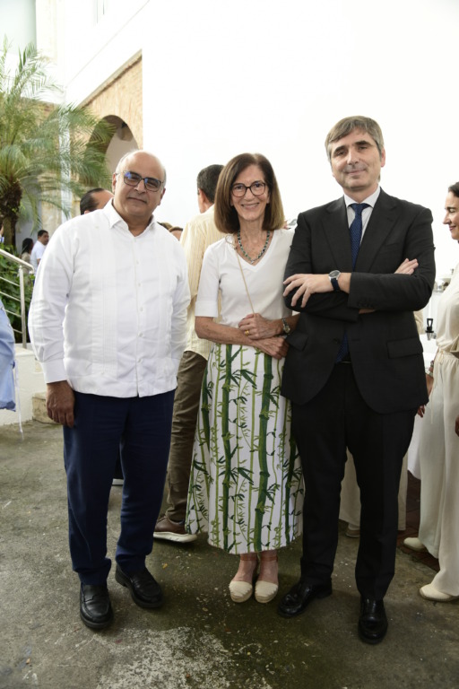 CENTRO LEÓN inauguran «El Prado en nosotros» en Santo Domingo como parte de un recorrido nacional 5 Hector Jose Ryzek Alfonso Palacio y Nuria de Miguel