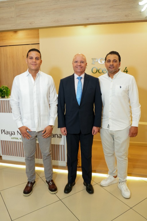 Playa Nueva Romana refuerza su estrategia de crecimiento con la apertura de nuevas oficinas en Santo Domingo 3 JESUS DURAN DENIS LEE Y JAVIER ALVES