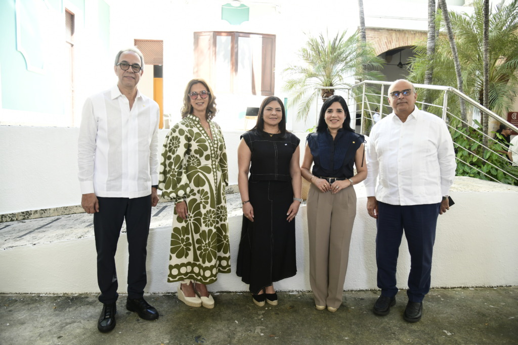 CENTRO LEÓN inauguran «El Prado en nosotros» en Santo Domingo como parte de un recorrido nacional 3 Jose Marmol Carmern Rita CorderoSonia Mordan Mariel Bera y Hector Jose Ryzek