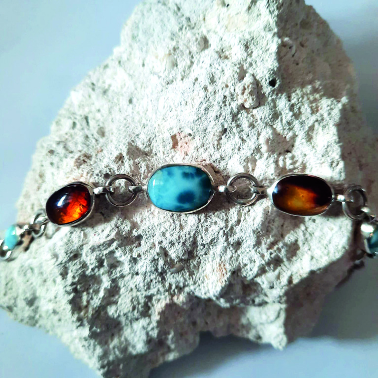 Joyería Dominicana: Identidad tallada en piedra y luz 1 Larimar y Ambar