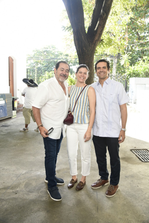 CENTRO LEÓN inauguran «El Prado en nosotros» en Santo Domingo como parte de un recorrido nacional 6 Luis Miguel Leon Daniela Bisono y Eduardo Brugal