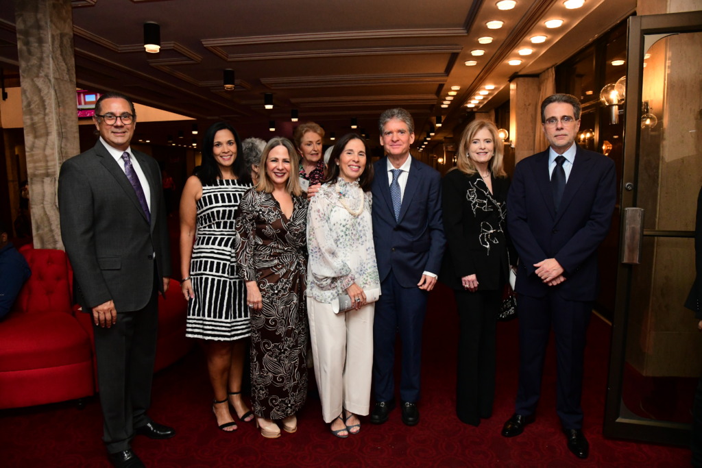 Fundación Corripio entrega Premio Nacional de Literatura 2026 a Pedro Vergés 9 Ramon Mercedes Anais Aybar Wanda de Mercedes Laura de Corripio Jose Alfredo Corripio Lucia Corripio de Gonzalez y Alejandro Gonzalez