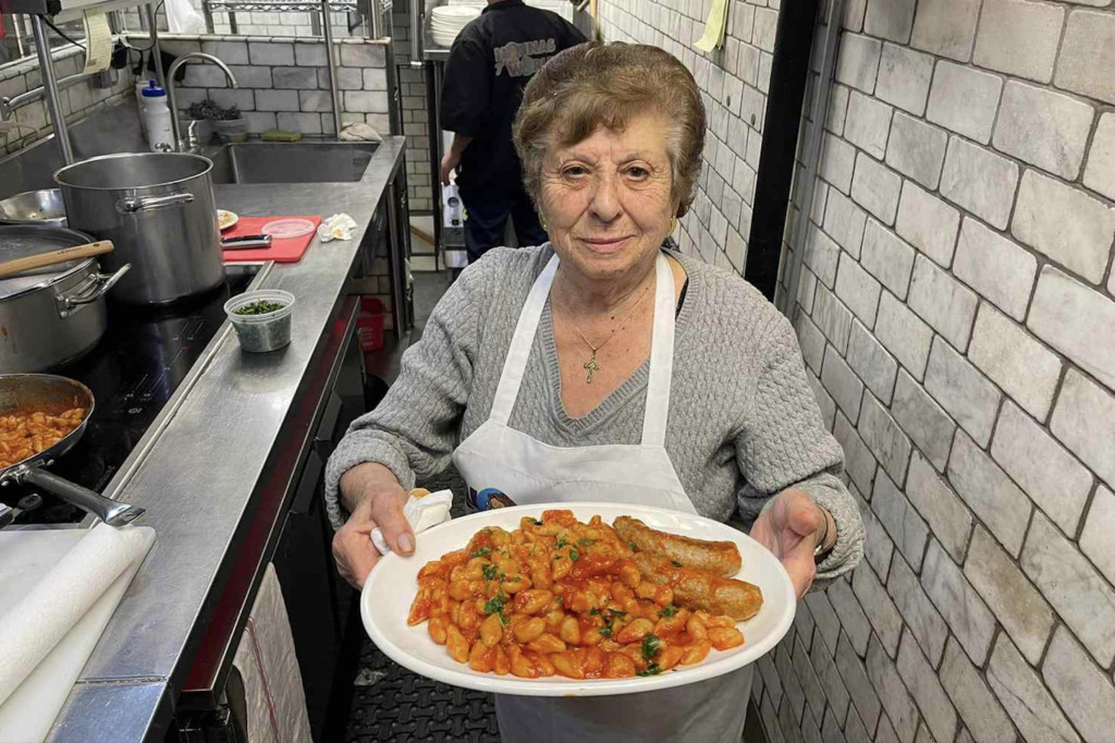 Enoteca María: un restaurante lleno de cultura gastronómica artesanal 1 Una abuelita cocinera en el Enoteca María