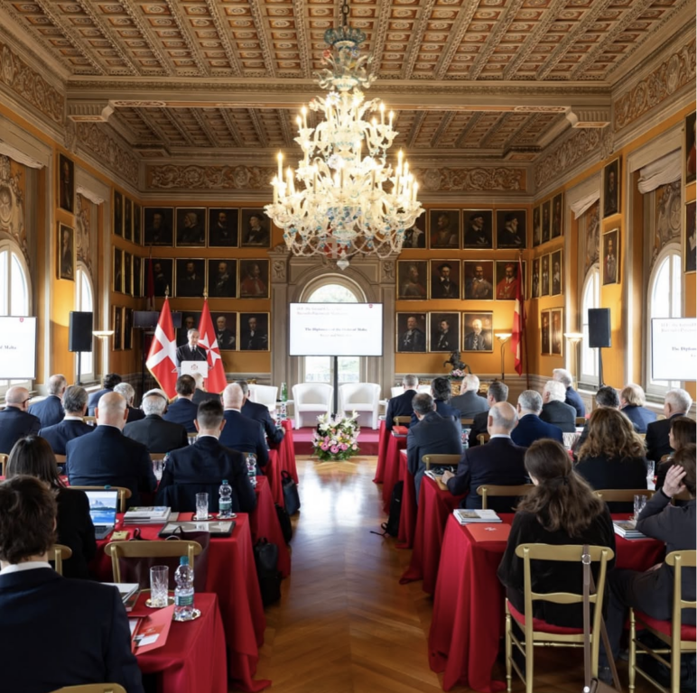Enrique Valdez, embajador de la Orden de Malta en RD, en audiencia con el Papa León XIV 5 Reunion en Villa Magistral 1 1