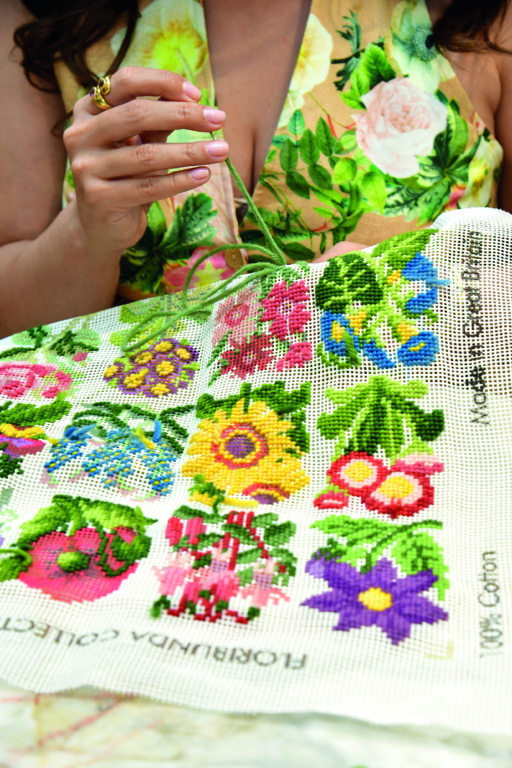 Diana Mella y el hilo invisible: El regreso íntimo del needlepoint en la era digital 1 DSC1724