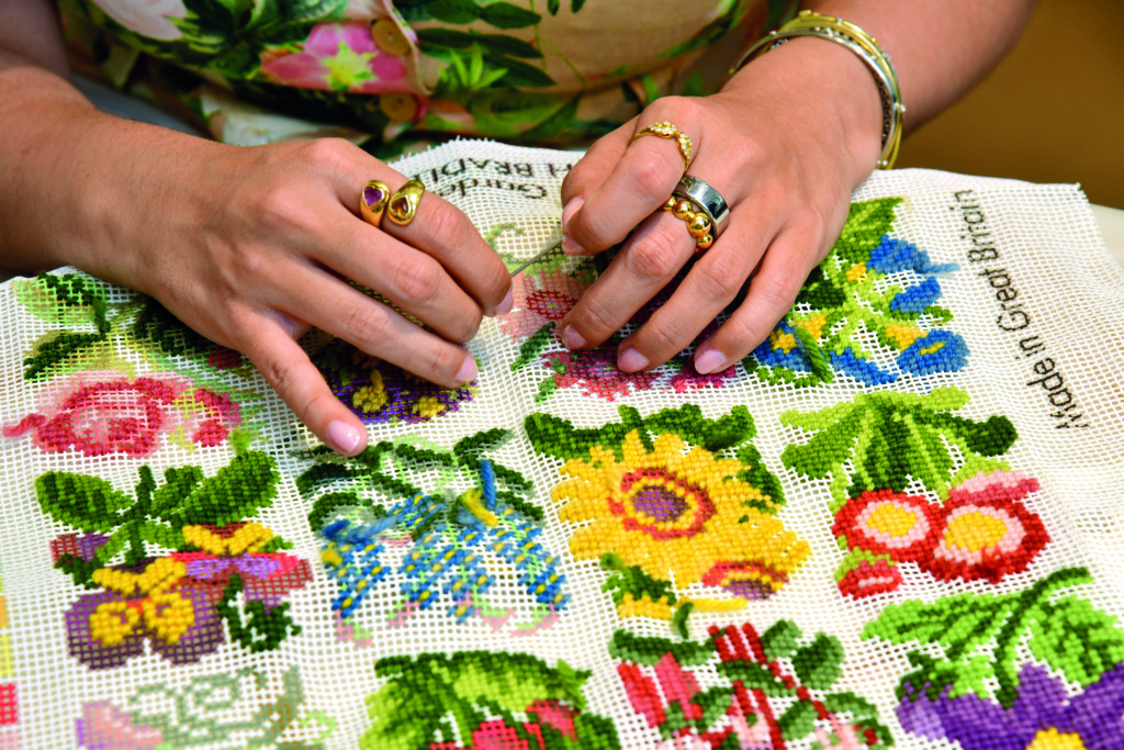 Diana Mella y el hilo invisible: El regreso íntimo del needlepoint en la era digital 4 DSC1732
