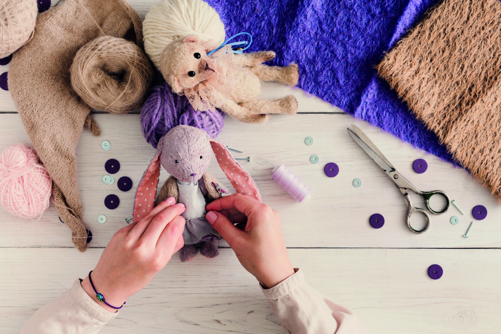 Remembranzas de piezas artesanales: la infancia hecha a mano 3 iStock 843270018