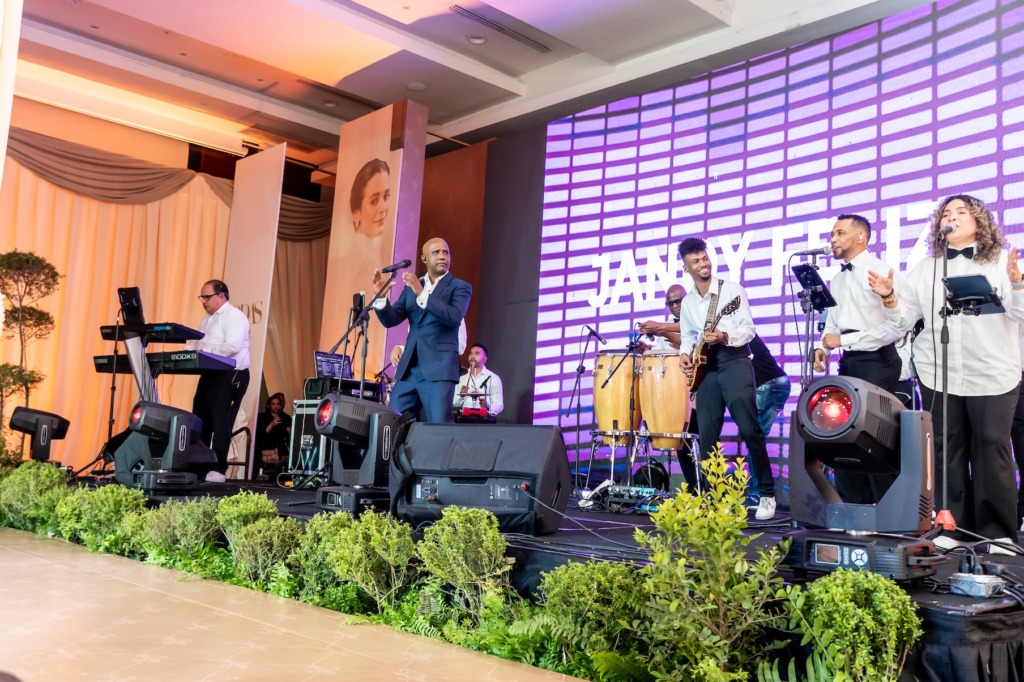 Bodas A La Moda celebra con éxito la segunda edición de “The Wedding Event” 1 El primer dia la velada culmino con una presentacion musical intima del cantautor Jandy Feliz