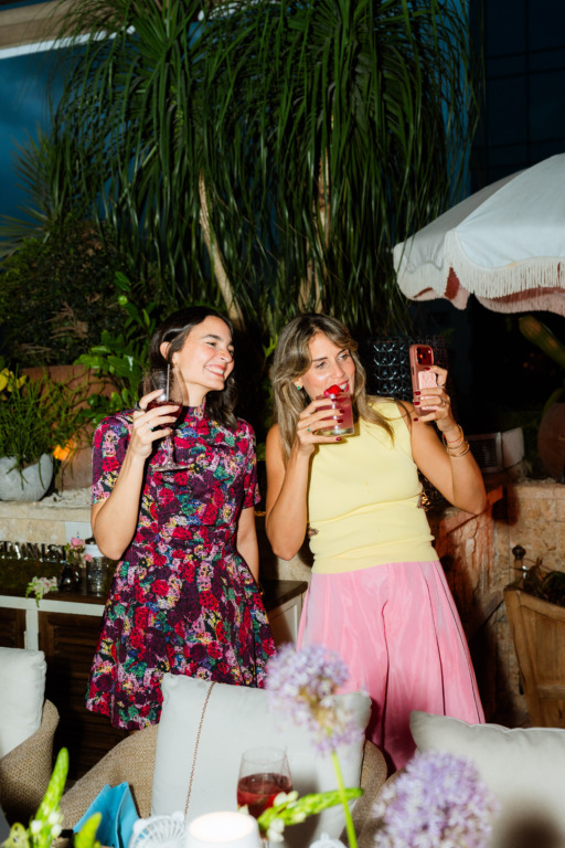 Swarovski y The Botanist Gin rinden homenaje a las madres con una experiencia de diseño y lujo contemporáneo 4 Ivanna Bolonotto y Patricia Terc