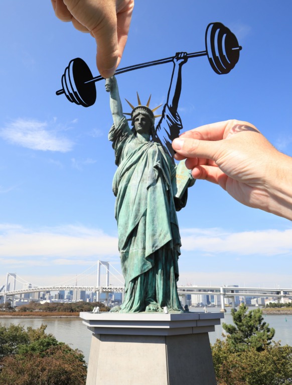 Rich McCor: postales intervenidas. Viajar, mirar y reinventar 9 Statue of Lib 3 min 1
