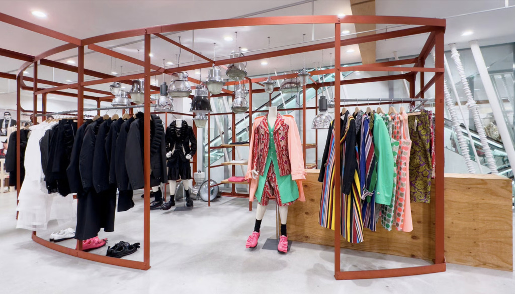 Dover Street Market : una explosión de arte y creatividad textil 2 Exibhiciones en DSM