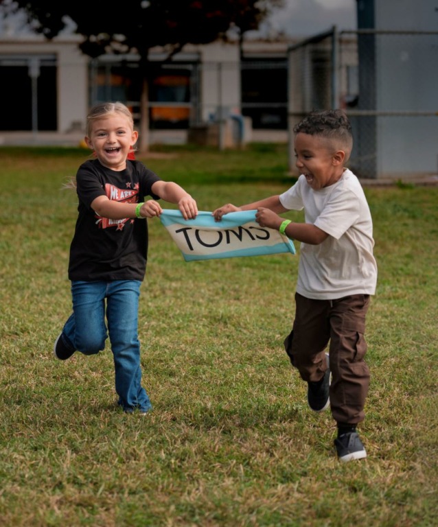 TOMS: la idea que nació con los pies descalzos 5 TOMS