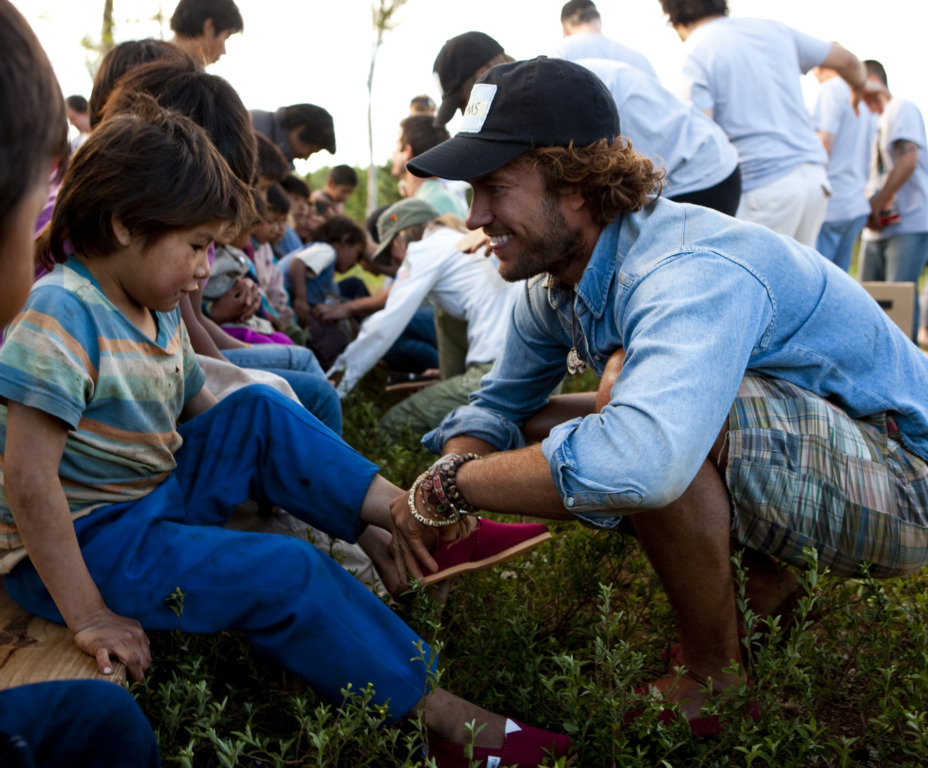 TOMS: la idea que nació con los pies descalzos 1 TOMS