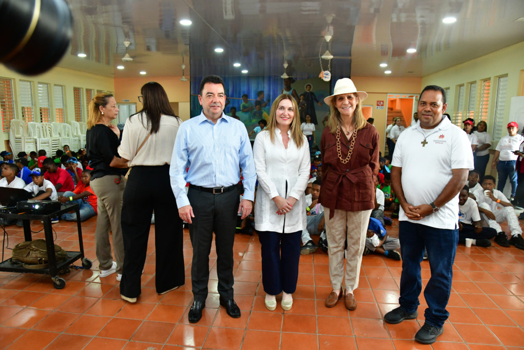 Elvira Vega y Elena de Borbón Elena de Borbón