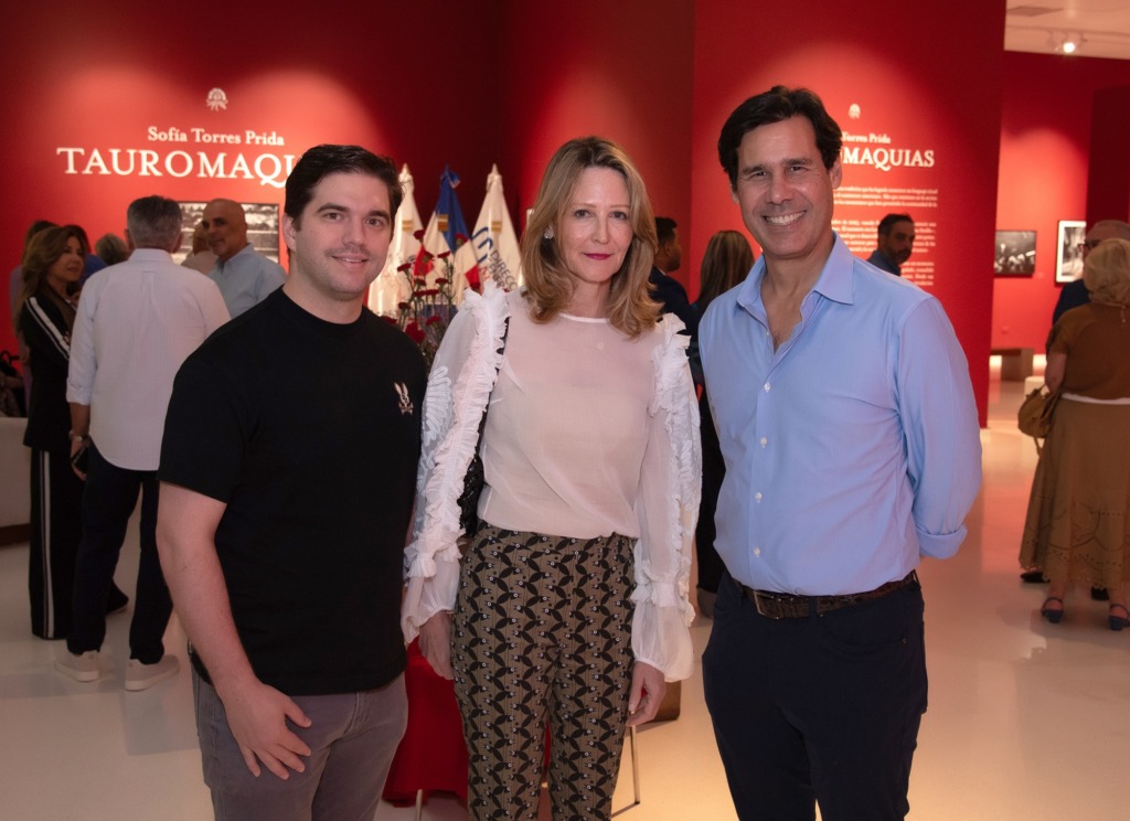 Sofía Torres Prida inaugura Tauromaquias en el Museo de Arte Moderno 3 DSC7207 Luis Guillermo Prida Vet Frances Gold y Carlos Bermudez