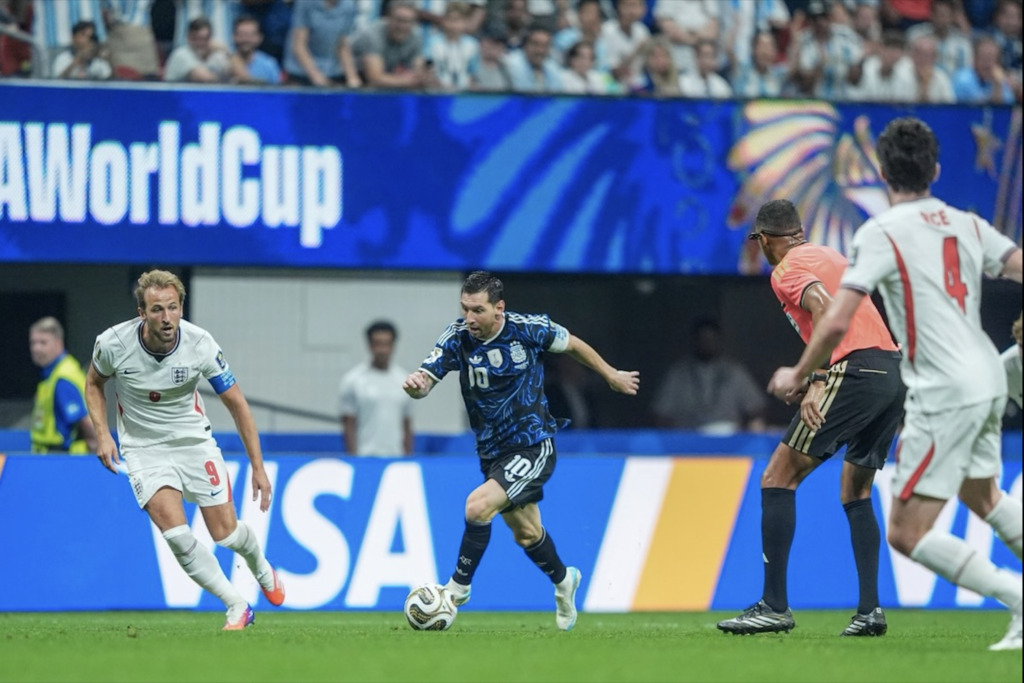 Lionel Messi: El goleador de oro dentro y fuera de la cancha 3 Messi en el partido Inglaterra contra Argentina