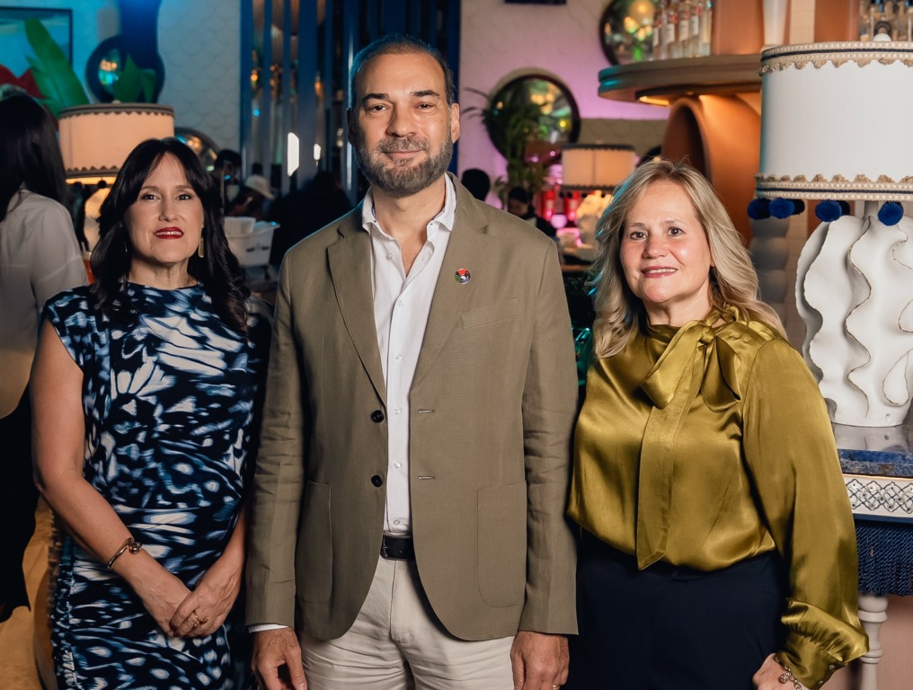 ADERES y ASONAHORES anuncian Restaurant Week 2026 con más de 200 restaurantes en cinco destinos del país 11 Maribel Alvarez Omar Cepeda y Elena Alvarez de Cepeda