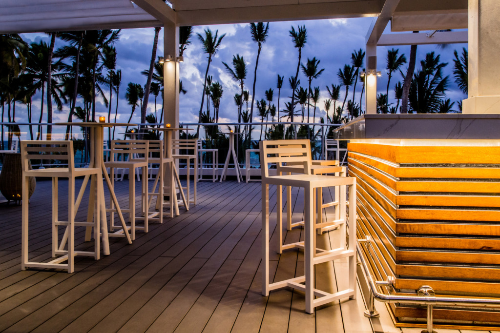 Wellness: un viaje donde cuerpo, mente y corazón encuentran su equilibrio 8 236MeliaPuntaCanaBeach Quimera Rooftop bar The Level Adults Only