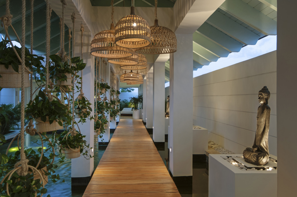 Wellness: un viaje donde cuerpo, mente y corazón encuentran su equilibrio 4 302MeliaPuntaCanaBeach Yhi Spa Hallway