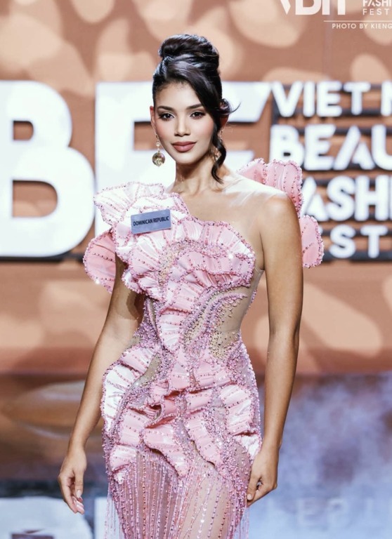 Las joyas de Gisselle Mancebo resplandecieron en la coronación de Joheirry Mola como Miss Mundo 2026 3 IMG 7870.JPG
