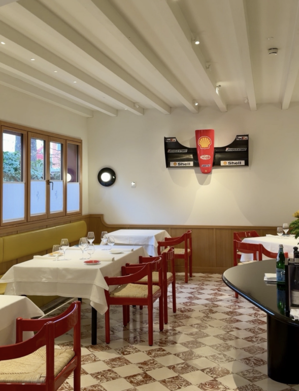 Cavallino : la mesa donde Enzo Ferrari sigue sentado 2 Cavallino 3 1
