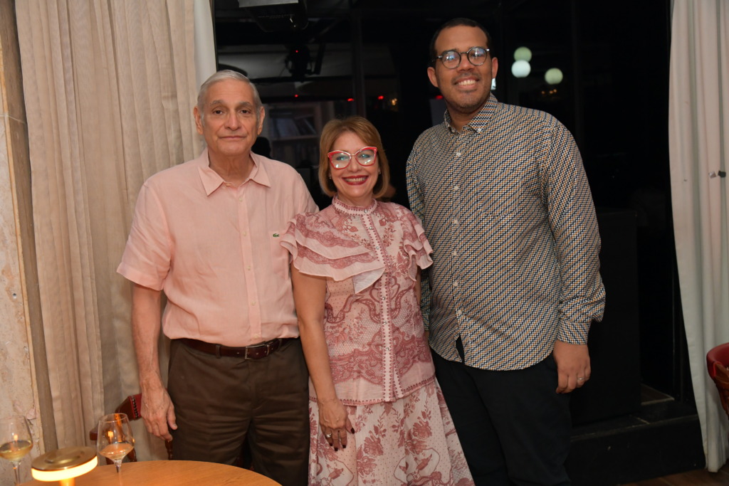Nathalie Peña-Comas estrena “Quinto Elemento: Tierra”, un homenaje a la música de México junto a grandes leyendas internacionales 7 Herctor Martinez Carbruja Giselle Hache de Martinez Leandro Sanchez
