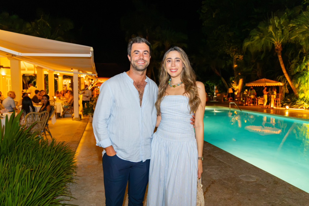 Tortuga Bay Puntacana celebra “Sunset Vibes: An Autumn Soirée”, un encuentro de gastronomía, moda y música 3 Joaquin Gaitan y Angelle Estevez