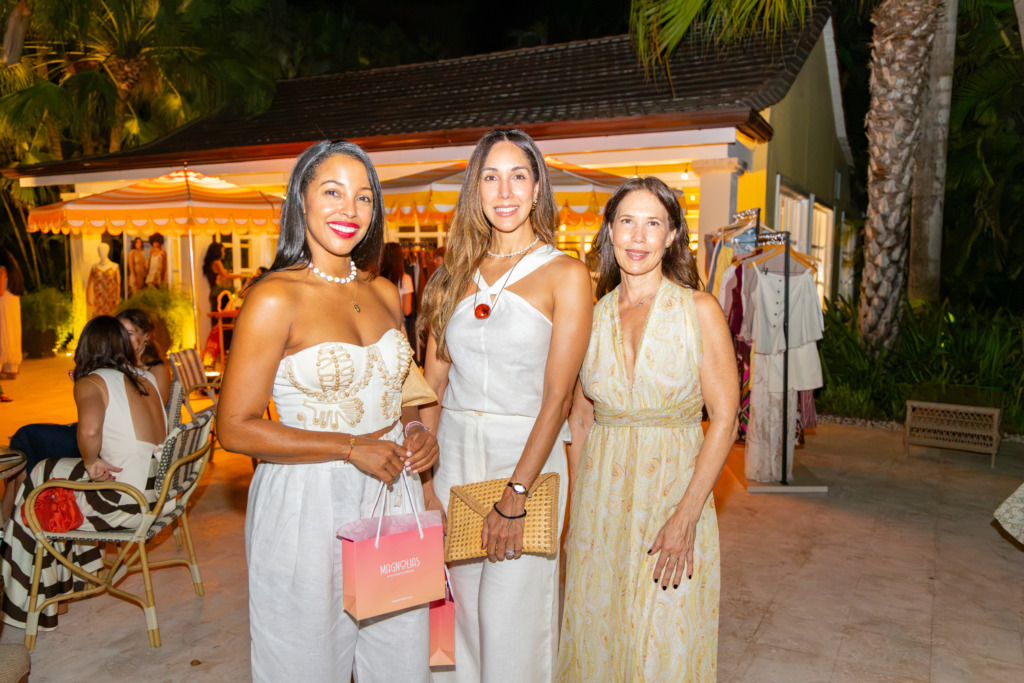 Tortuga Bay Puntacana celebra “Sunset Vibes: An Autumn Soirée”, un encuentro de gastronomía, moda y música 2 Luisa Rodriguez Paola De Los Santos y Candy Gomez